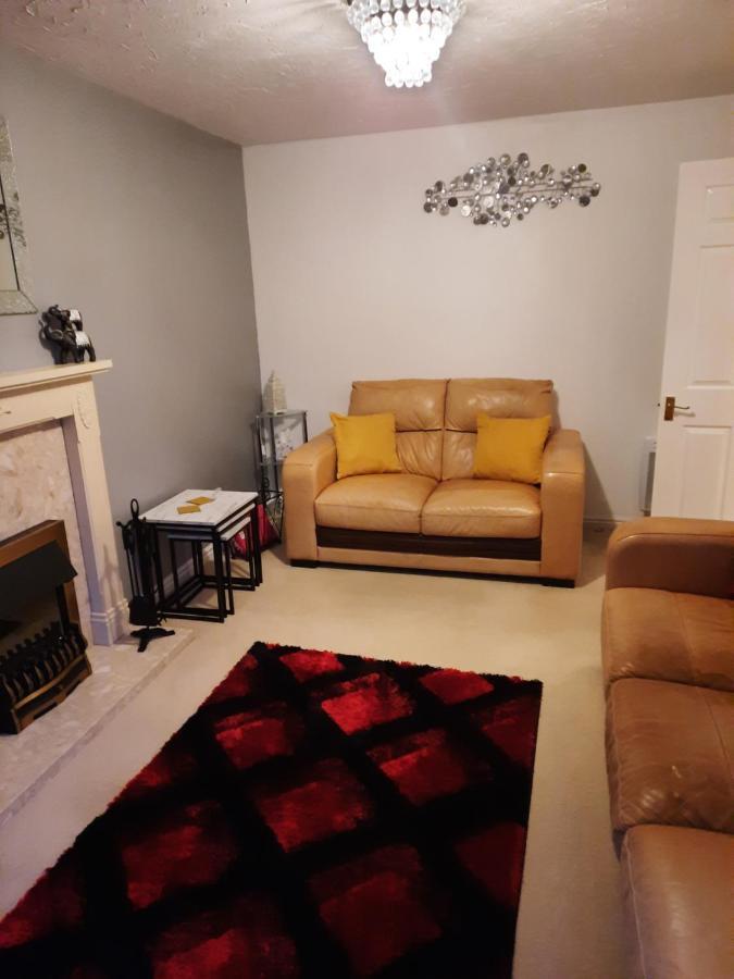 شقة Redmire - 2 Bed 1St Floor Flat Overlooking Green دارلينجتون المظهر الخارجي الصورة