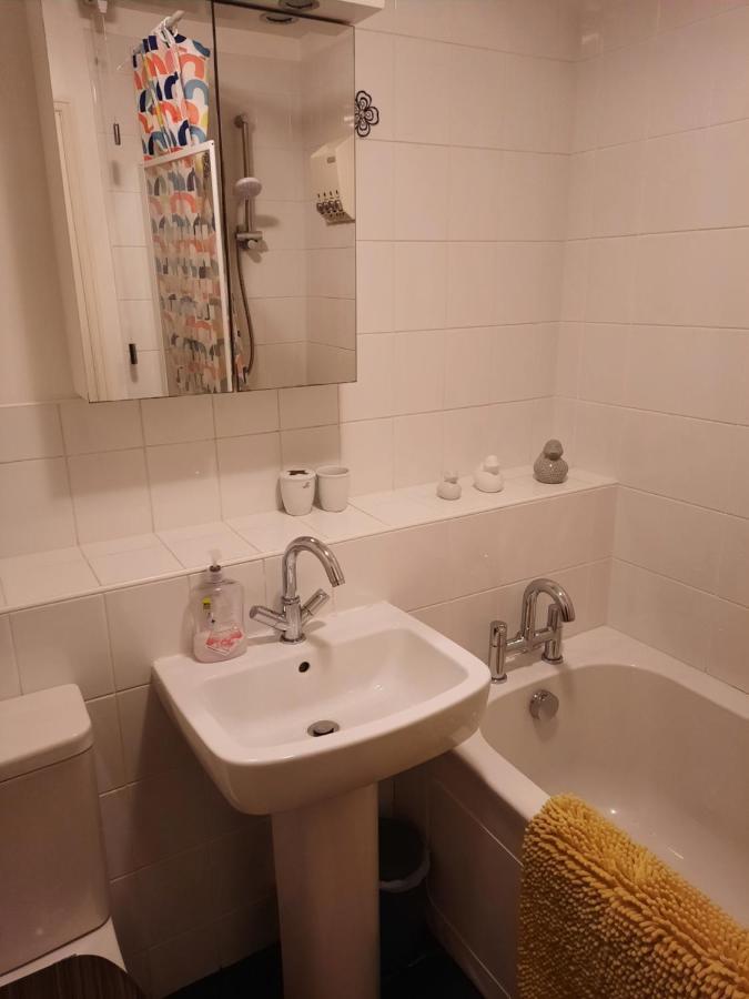 شقة Redmire - 2 Bed 1St Floor Flat Overlooking Green دارلينجتون المظهر الخارجي الصورة